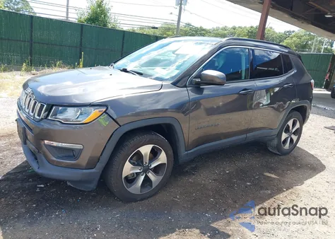 2018 Jeep Compass Latitude 4X4 z USA, uszkodzony, nr VIN 3C4NJDBB8JT245724